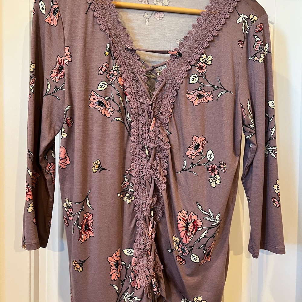 3/4 sleeve tie up shirt, medium. Super cute, plum/mauve floral!